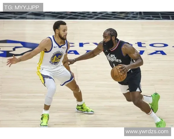 19日勇士对快船直播全程回顾与精彩瞬间分析